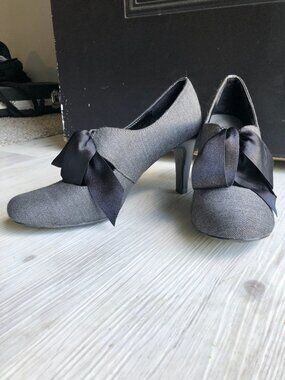 EUC Ann Marino Gray Herringbone Tweed Heels Cutout Satin Bow Classic Retro 7